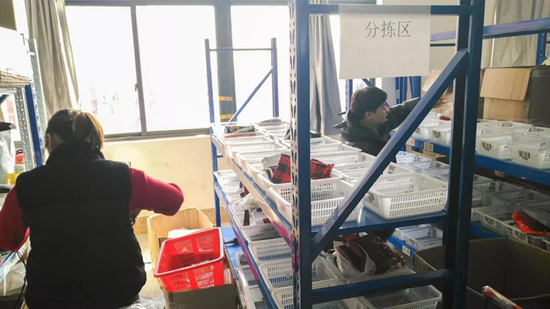 向老外出口圣誕用品，浙江義烏商人年銷數(shù)千萬